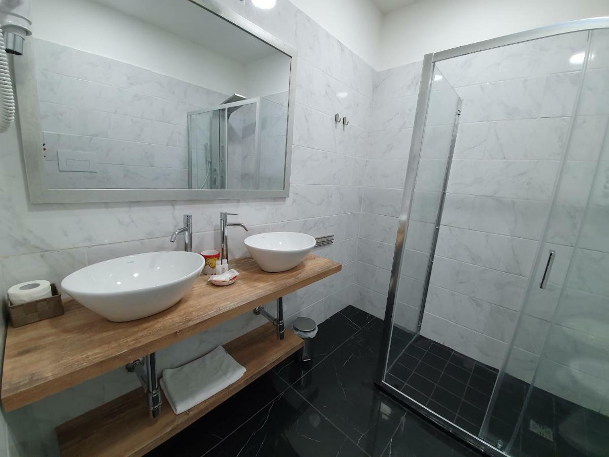 Dimorra Boutique Rooms نابولي المظهر الخارجي الصورة